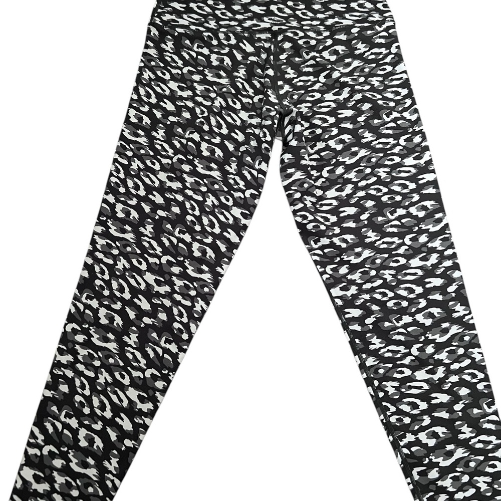 Black and White Leopard Print Leggings